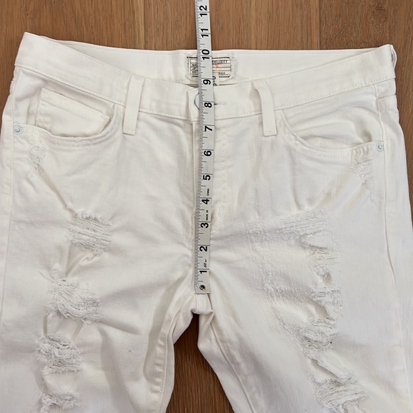 CURRENT/ELLIOT The Fling Jeans in Tattered White - Size 26 - Picture 15 of 16